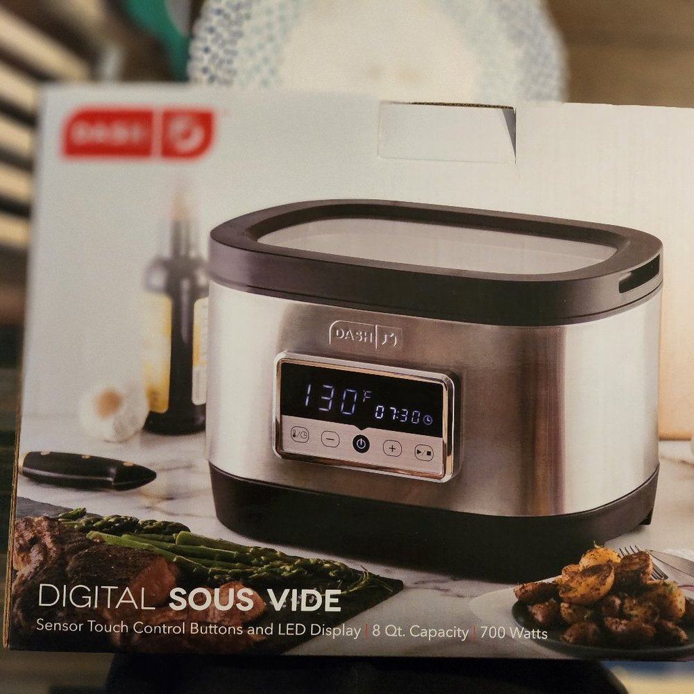 CHEF SERIES DIGITAL SOUS VIDE BATH and Cookbook incl.